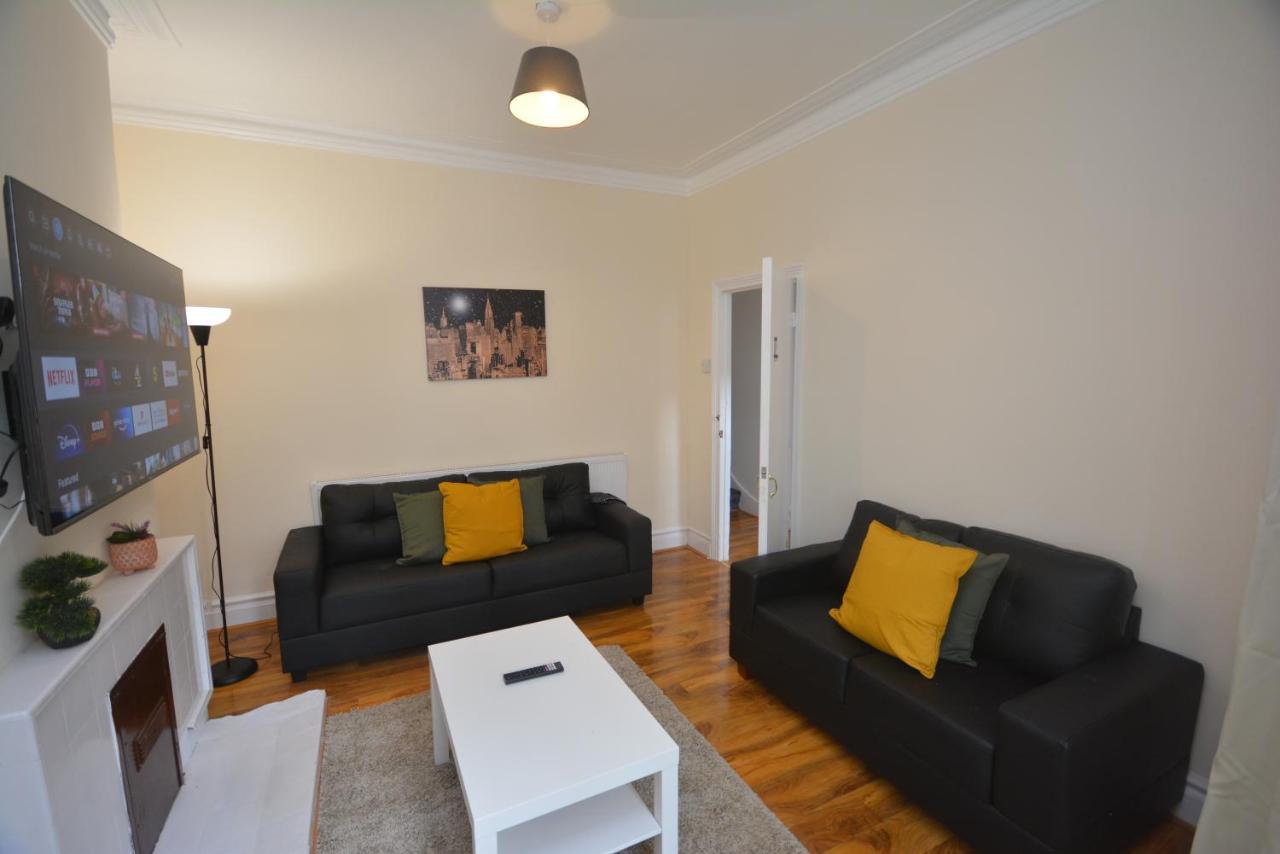Cheerful 3 Bedroom Home In Greater لندن المظهر الخارجي الصورة