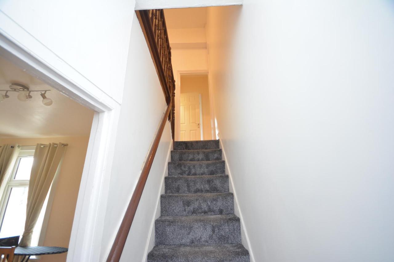 Cheerful 3 Bedroom Home In Greater لندن المظهر الخارجي الصورة